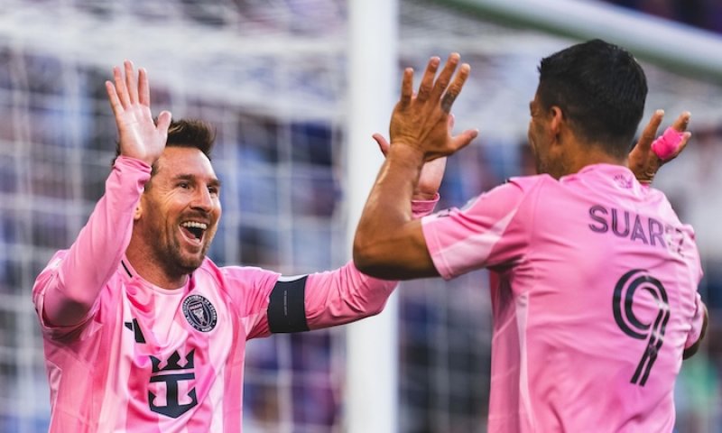 Mistrovství světa se blíží a Messi září. Tři zápasy, 4 góly a 5 asistencí! V hokejové přestřelce nic nezměnila ani trefa Buchy