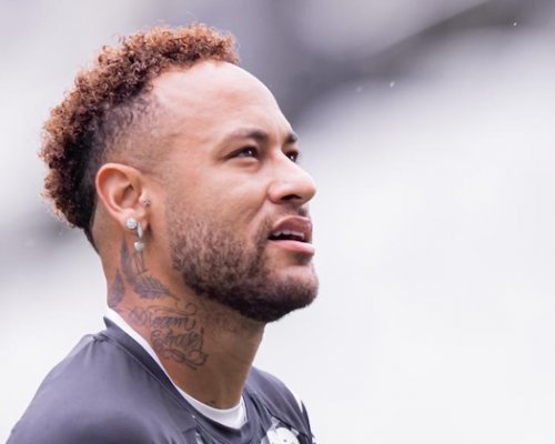 Bizár měsíce? Neymar byl vystřídán omylem a málem explodoval vzteky. Rozhodčím vytrhl střídací lístek a ukazoval ho kamerám
