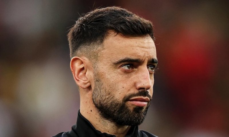 Letos vytvořil 132 šancí a dorovnal Henryho i De Bruyneho. Je Fernandes nejkreativnějším hráčem Premier League všech dob?