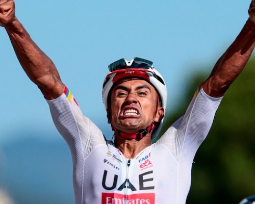 Třetí zásah a další show. Aligátor Narváez dál terorizuje Giro d’Italia a stáj UAE Team Emirates možná našla další hvězdu