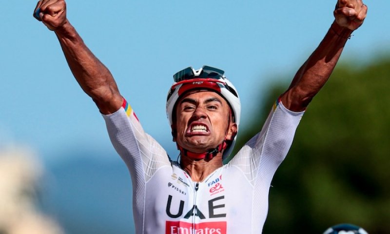 Třetí zásah a další show. Aligátor Narváez dál terorizuje Giro d’Italia a stáj UAE Team Emirates možná našla další hvězdu
