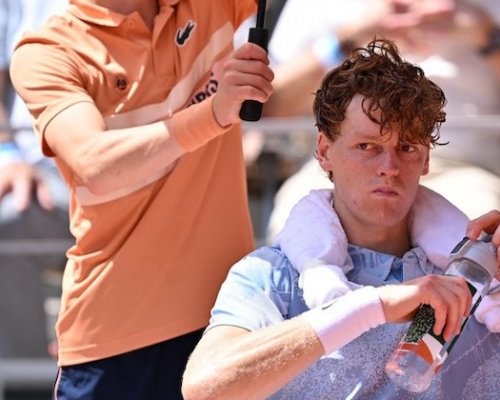 Totální blackout největšího favorita: Sinner zažil na French Open jeden z nejvíce šokujících kolapsů posledních let