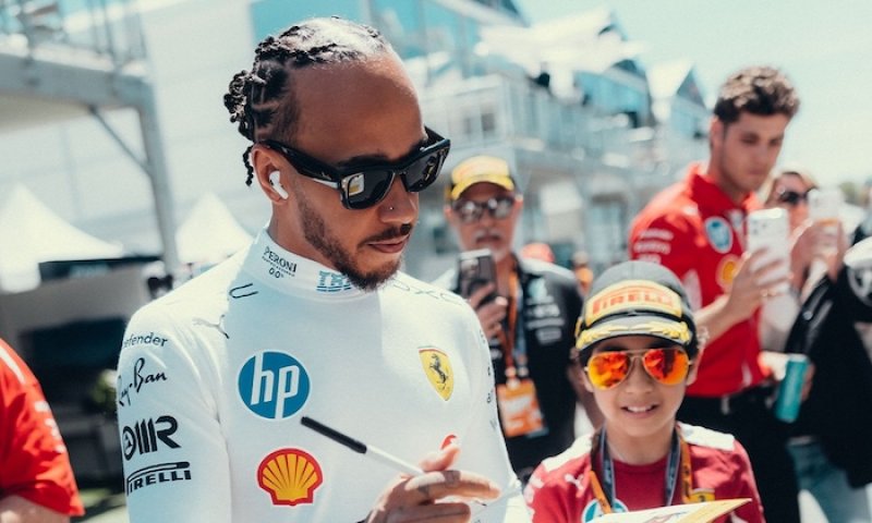 Hamilton přiznal slzy při historickém titulu Arsenalu: To, kam se klub během posledních dvou let posunul, je opravdu inspirativní