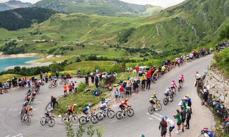 Peklo na Alpe d'Huez: Proč se letos slavný kopec na Tour de France pojede dvakrát za 24 hodin?