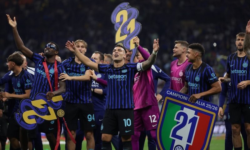 Inter je na trůnu podruhé za tři roky. Scudetto číslo 21 stvrdili svými zásahy Thuram a Mkhitaryan