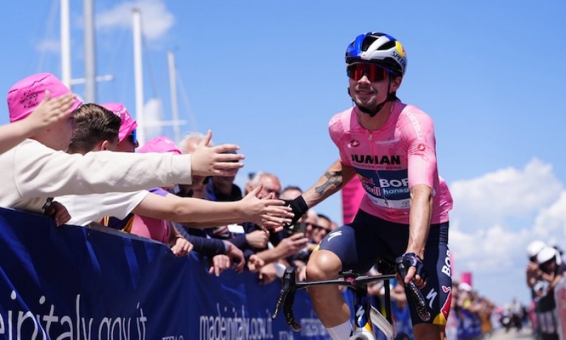 Z novinového triku růžová horečka za miliardy: Giro d’Italia mění Itálii v jednu velkou show