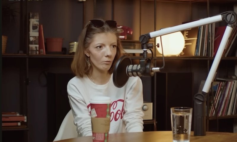 Záchrana se nekoná, matka dala od Adély ruce pryč! Místo práce ve fabrice hraje záchvaty a zapírá luxusní dary