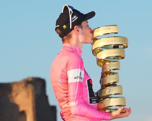 Slzy, telefon od krále a místo oslav další práce. Vingegaard je nově mezi cyklistickými bohy a stále vstřebává životní triumf na Giro d'Italia
