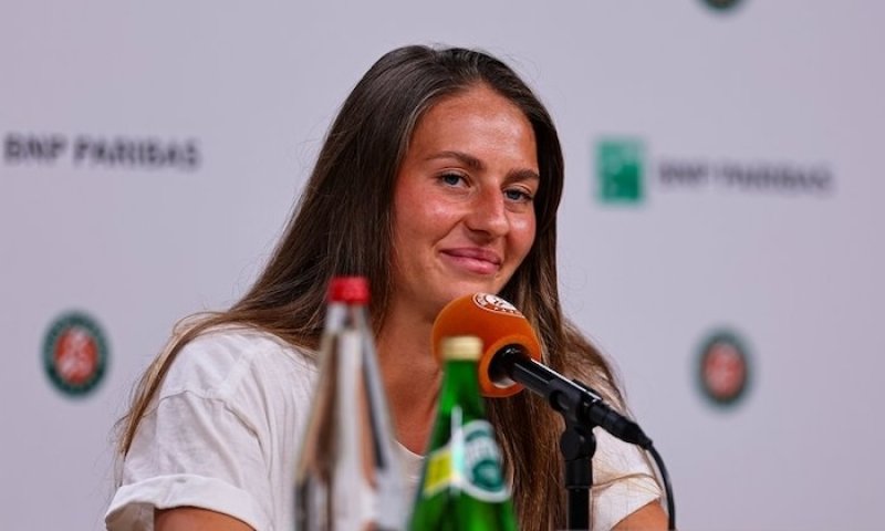 Konec vlády Świątek. 16 zápasů neporažená Kostyuk rozpoutala v Paříži další senzaci a Roland Garros pozná novou královnu