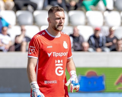 Fotbalové přestupy ONLINE: Hradec loví novou jedničku, Plzeň chystá milionovou ofenzivu a Holoubka čeká druhá liga