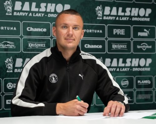 Fotbalové přestupy ONLINE: Almási to zkusí v hlavním městě, Hradec loví novou jedničku, Plzeň chystá milionovou ofenzivu a Holoubka čeká druhá liga