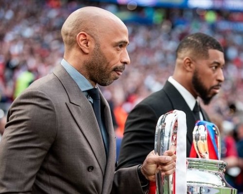 Henry varuje Arsenal: Teď vás budou chtít všichni sesadit. Titul je jen začátek, tvrdí legenda Kanonýrů
