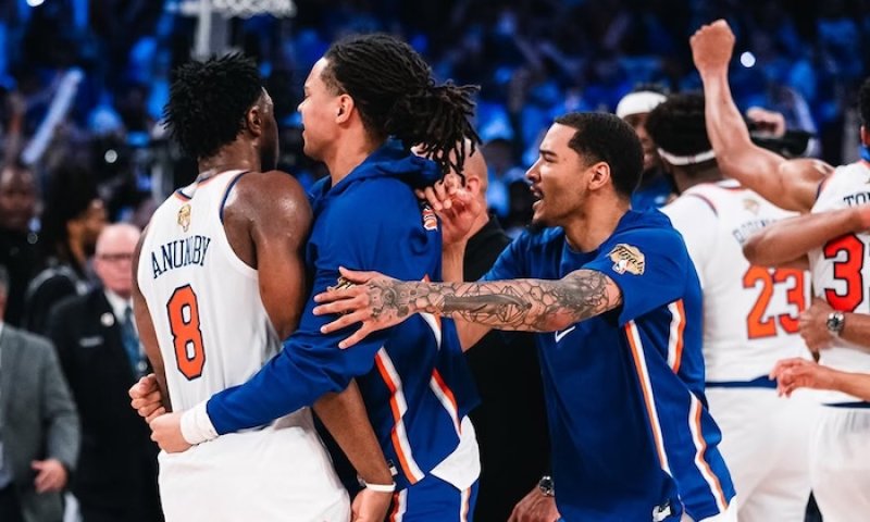 Knicks předvedli v Madison Square Garden comeback století. Z minus 29 otočili čtvrté finále a jsou krok od titulu po 53 letech