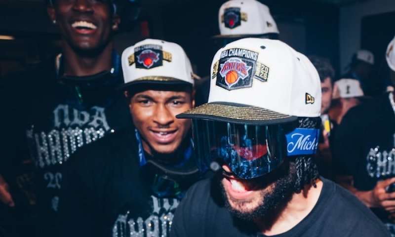 Knicks po 53 letech na trůnu. Hvězdný pracant Brunson dovedl New York k vysněnému titulu, na který čekaly celé generace