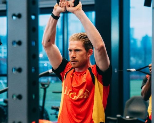 David proti Goliášovi? Nováček z Afriky vyzve evropského šampiona. De Bruyne jde proti Salahovi, jejichž děti chodily do stejné školy