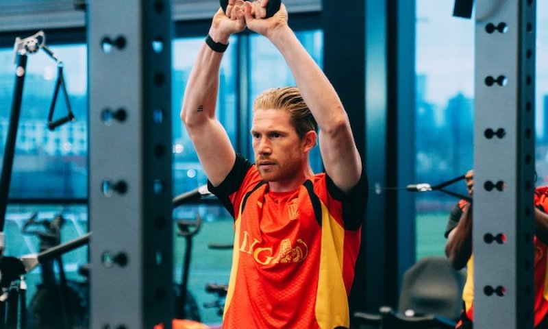 David proti Goliášovi? Nováček z Afriky vyzve evropského šampiona. De Bruyne jde proti Salahovi, jejichž děti chodily do stejné školy