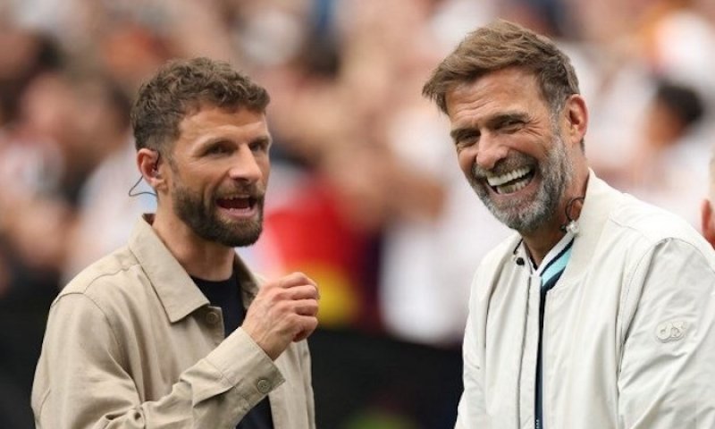 Klopp se vysmál spekulacím o Nagelsmannově konci: I v 59 letech jsem pořád idiot, nejradši bych si dal facku