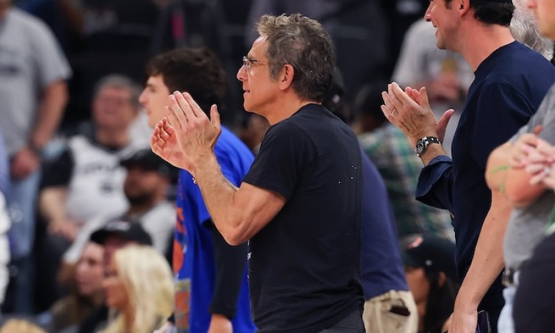Nikdy jsem nebyl tak blízko podobné oslavě, líčil nadšený Stiller po přílohu z mistrovské kabiny Knicks, odkud si odnesl trenérskou tabulku