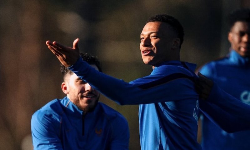 Až 1350. hráč v Evropě? Mbappé slíbil změnu. Kvůli titulu ze světové scény chce začít makat i směrem dozadu