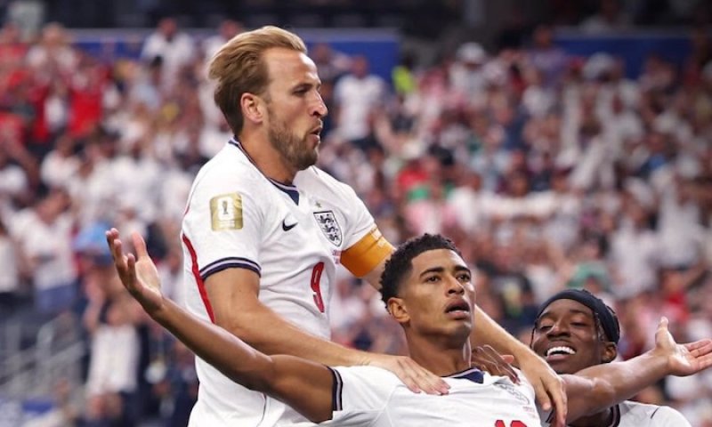 Kane pálil, Musa odpovídal a Anglie v osmigólové přestřelce zkrotila Chorvaty. Ghana udeřila v čase smrti, Cannavarův val padl
