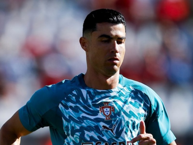 Ronaldo nechal novináře v půlce věty. Jakmile padlo jméno Messi, otočil se a bylo po rozhovoru