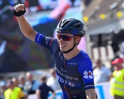 Grégoire odolal náporu Pogačara a připsal si 14. vítězství kariéry. Lídr závodu tentokrát přijel pozdě, zato ve společnosti Vacka