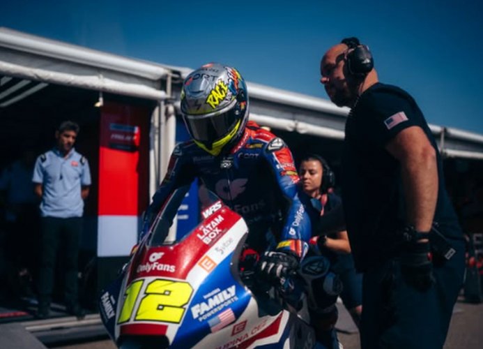 Budoucnost MotoGP v Brně vyřešena. První den závodů se Salačovi vydařil