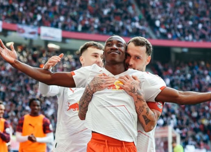 Stomilionový balík se nesetkal s pochopením. Diomande je zatím stále hráčem Lipska