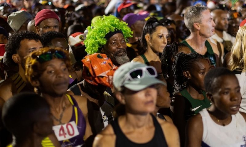 89 kilometrů bolesti, slz a naděje. Největší ultramaraton světa psal v rámci svého 99. ročníku neuvěřitelné příběhy