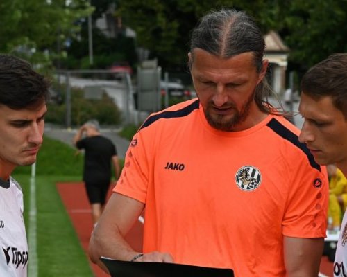 Po jednatřiceti letech zpátky v pohárech. Hradec vykročil do velkého léta i s Wiesnerem a Slončíkem
