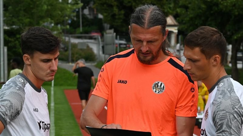 Po jednatřiceti letech zpátky v pohárech. Hradec vykročil do velkého léta i s Wiesnerem a Slončíkem