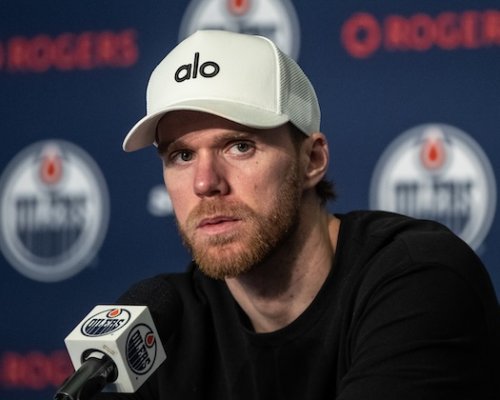 McDavid dostal jasný vzkaz: Chceš Stanley Cup? Budeš muset změnit svou hru. Babcock mu dává za příklad Yzermana
