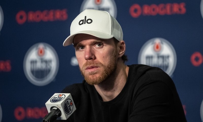 McDavid dostal jasný vzkaz: Chceš Stanley Cup? Budeš muset změnit svou hru. Babcock mu dává za příklad Yzermana