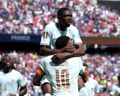 Dembélé hattrickem zničil Norsko, Španělsko nepustilo Uruguay ze skupiny
