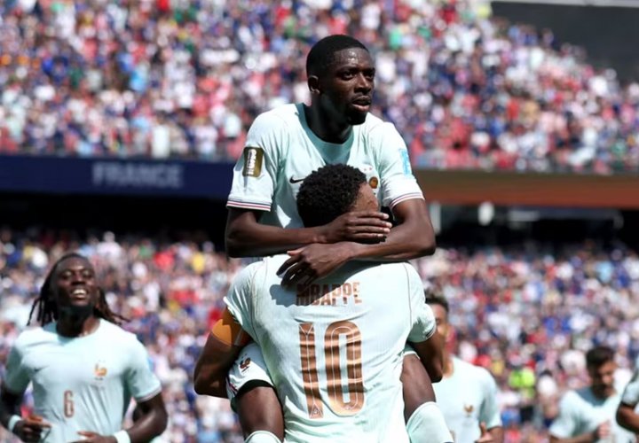 Dembélé hattrickem zničil Norsko, Španělsko nepustilo Uruguay ze skupiny