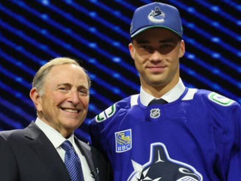 Nedokážu popsat, jak jsem nadšený, hlásil Novotný po draftu NHL. V Kanadě je hokej na prvním místě