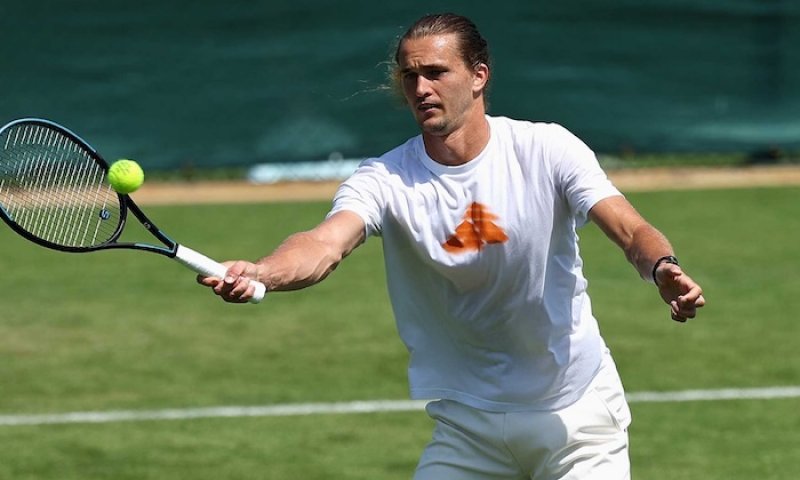 Roland Garros byl jen začátek. Zverev cítí šanci a pokud mu na Wimbledonu půjdou karty, v žebříčku odšoupne Alcaraze na třetí místo