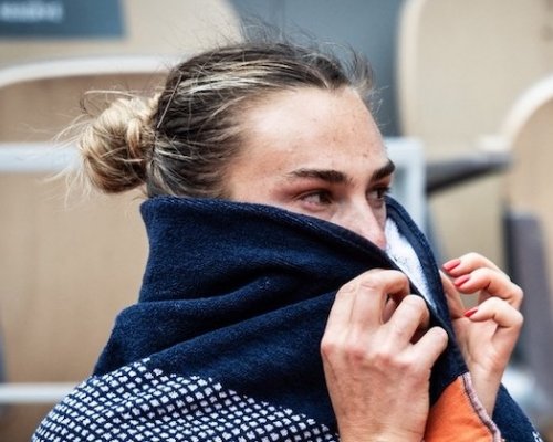 "Nejraději bych skončila s tenisem," smutnila po šokujícím kolapsu na Roland Garros Sabalenková. Pomůže jí rozmlácení věcí?