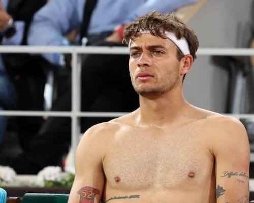 Nejen stejná restaurace a stejné jídlo, štěstí mu nosí Nadalova sprcha! Cobolli je po bizarním rituálu dva kroky od ovládnutí Roland Garros