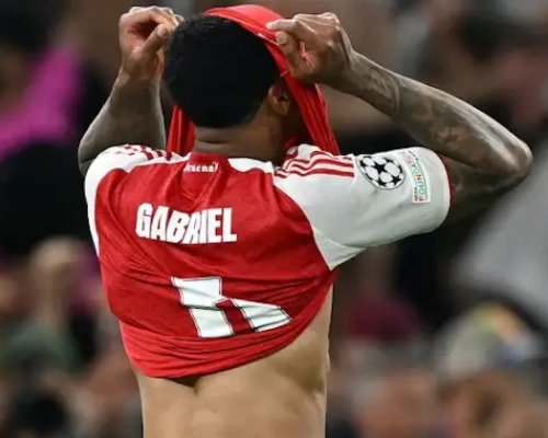 Nešťastník finále? Ani náhodou. Místo nenávisti přišla láska a Gabriel je po penaltovém selhání nejprodávanějším hráčem Arsenalu