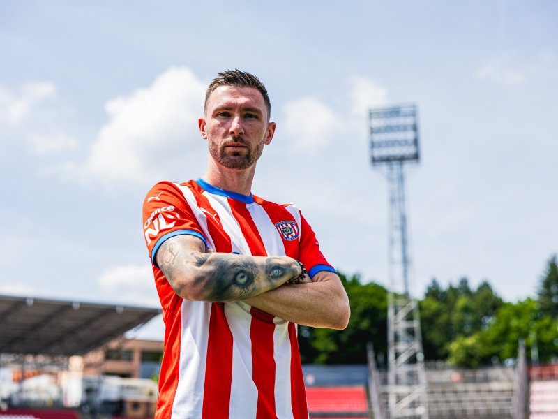 Fotbalové přestupy ONLINE: Zbrojovka pokračuje ve zbrojení, Sparta potvrdila Singhateha, Slavia získala posilu z Francie