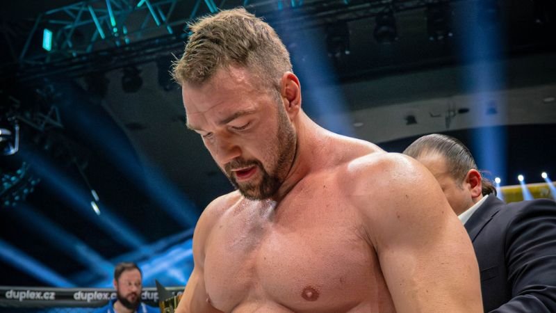 Clash 16 výsledky: Mikulášek zničil Bendu v prvním kole. Kotlár, Mawar, Sivák i Krutohanka slavili výhry