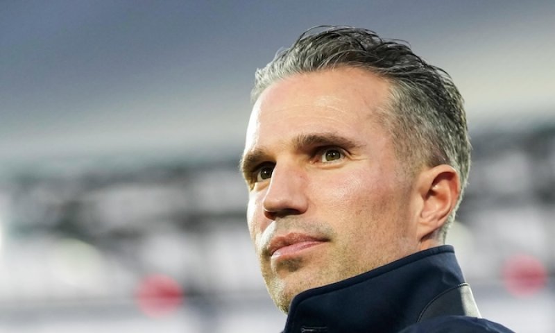 Priskeho nástupce Van Persie končí ve Feyenoordu i přes vybojovanou LM po 16 měsících. Druhý tým Eredivisie spouští velké změny