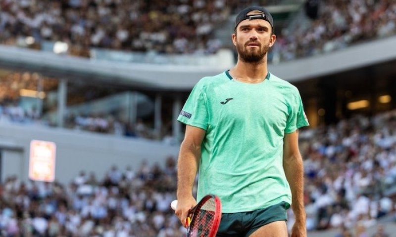 Z tribun zmizela, teď přicházejí spekulace. Vztah Macháče a Emmy Drobné měl skončit