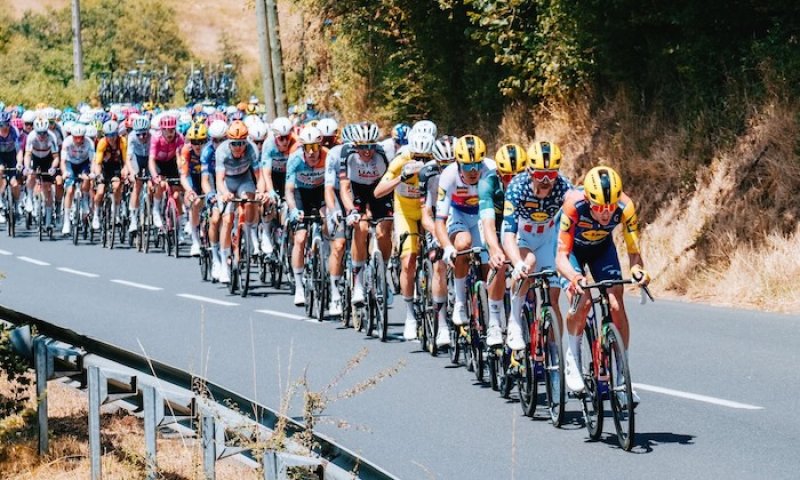 Šéf Tour de France chce revoluci v cyklistice. Nejbohatším týmům by rád nasadil platový strop