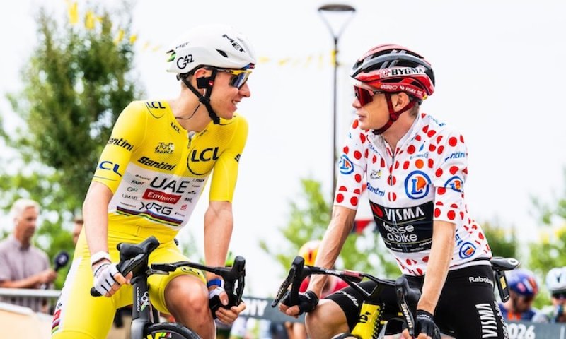 Zadní vítr či agresivní nástup hvězd? Na Tour padl po 27 letech rychlostní rekord, peloton letěl přes 50 km/h