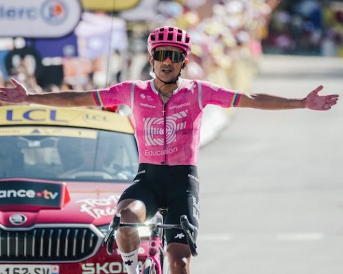 Carapaz znovu dobyl Alpy. Ekvádorec si připsal na Tour de France životní sólo