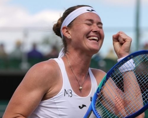 Mým cílem je jednou vyhrát Wimbledon, hraju tu srdcem možná ještě o trochu víc než jinde, přiznává Bouzková. V Londýně zaujala i netradičním rituálem