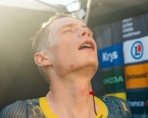 Tour nabídla infarktový závěr. Vingegaard po pádu přesedlal na týmové kolo a zachránil boj o žlutý dres