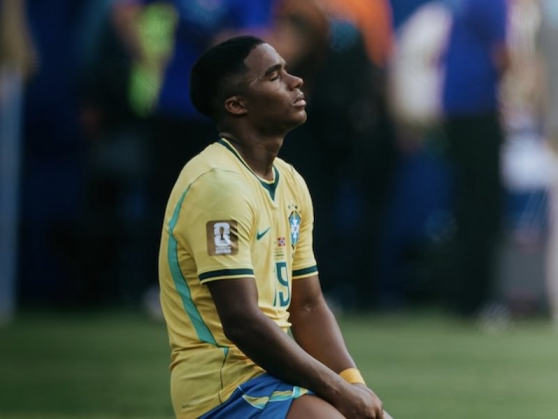 Romário neměl slitování. Endricka poslal do kolen a Ancelottimu by okamžitě roztrhal smlouvu